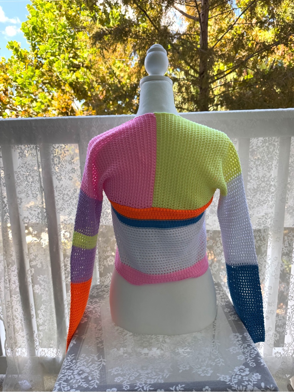 Cropped Multi-Color Knit Sweater - Picture 4 of 4